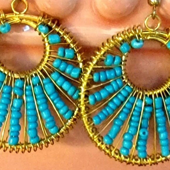 🦋  Goldtone & Turquoise Seed Beaded Hoops - Picture 4 of 4